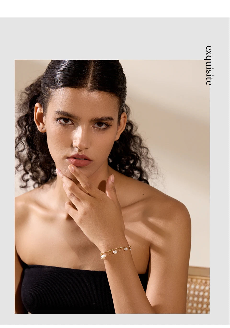 Freshwater pearl geometric chain necklace in gold-plated stainless steel with freshwater pearl.