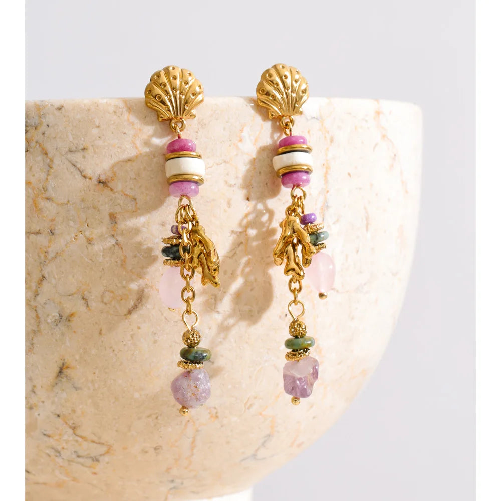 Natural stone geometric earrings in gold-plated stainless steel with natural stone.