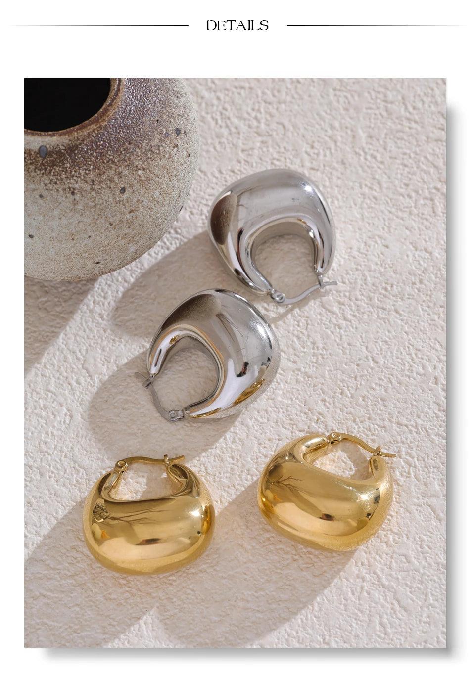 Geometric earrings in gold-plated stainless steel.