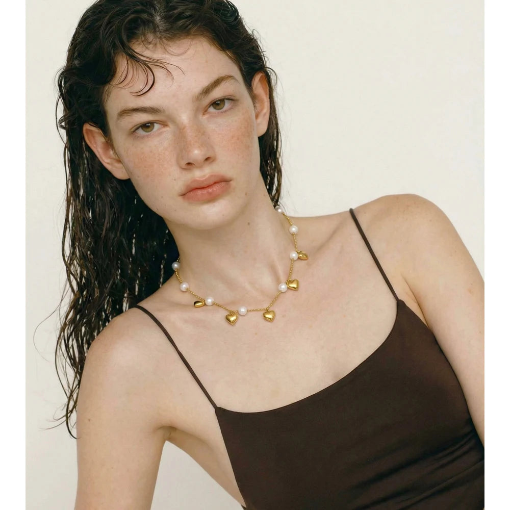 Pearl heart beaded necklace in gold-plated stainless steel with pearl.
