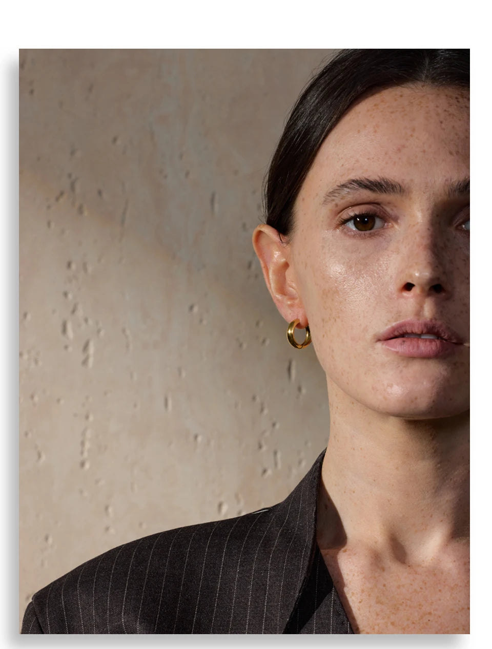 Geometric earrings in gold-plated stainless steel.