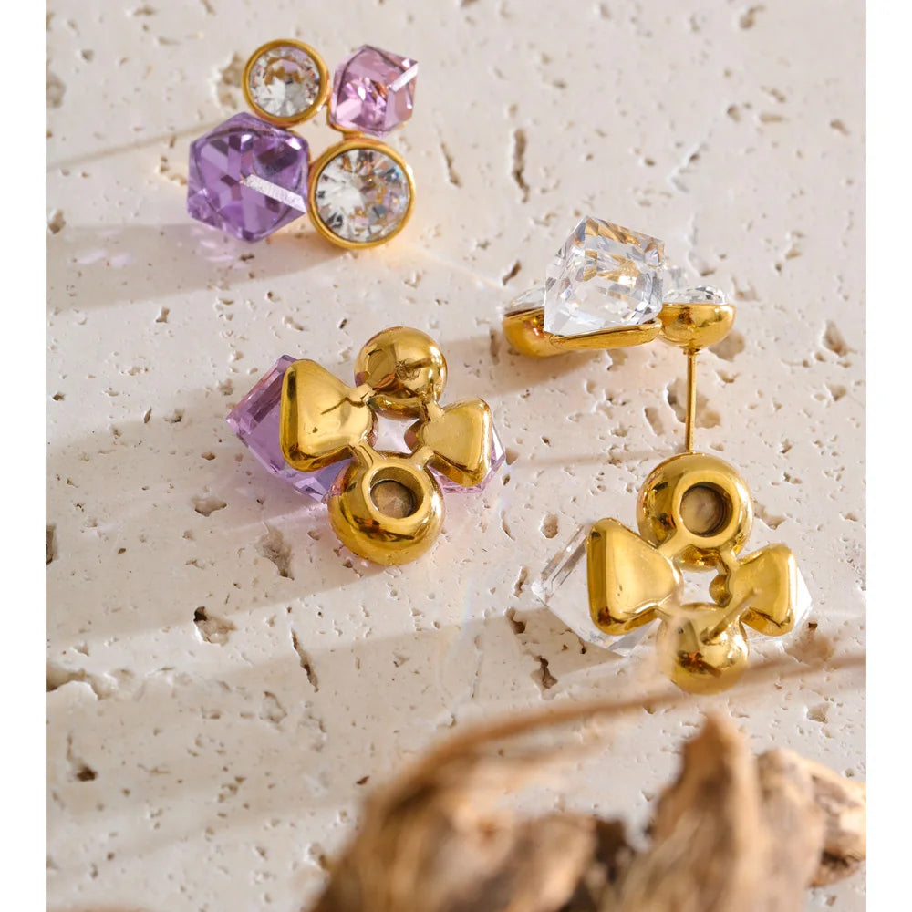 White crystal geometric earrings in gold-plated stainless steel with crystal.