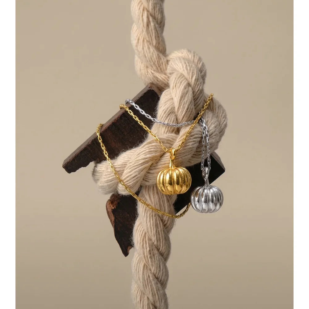 Geometric necklace in gold-plated stainless steel.