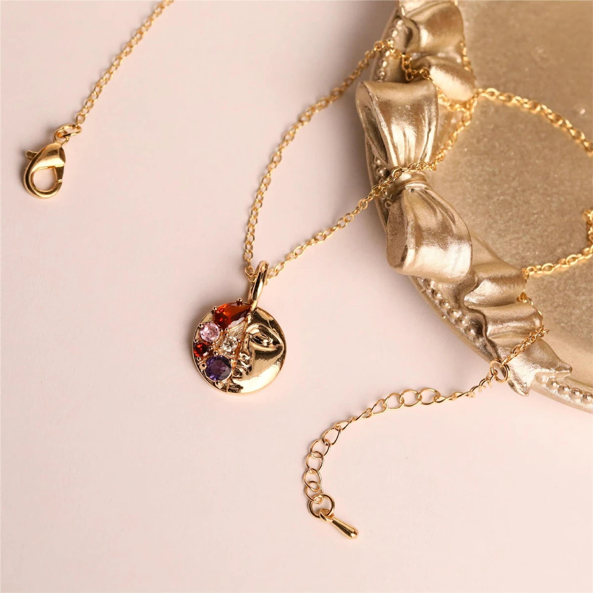 Vintage Greek Goddess Colored Zirconium Palace Art Necklace Casting Process Pendant Plating True Gold for Color Preservation