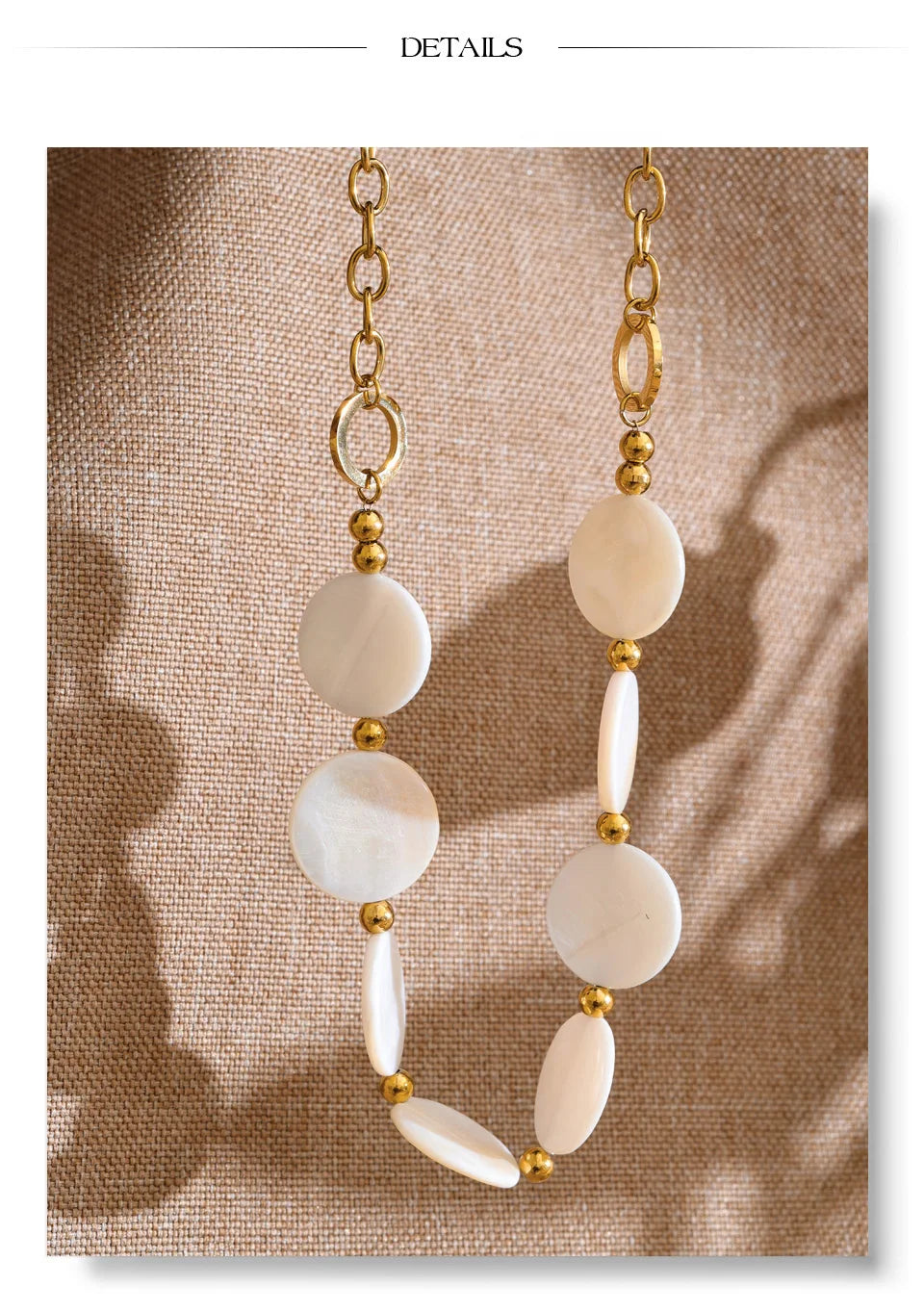 Shell geometric chain necklace in gold-plated stainless steel with shell.
