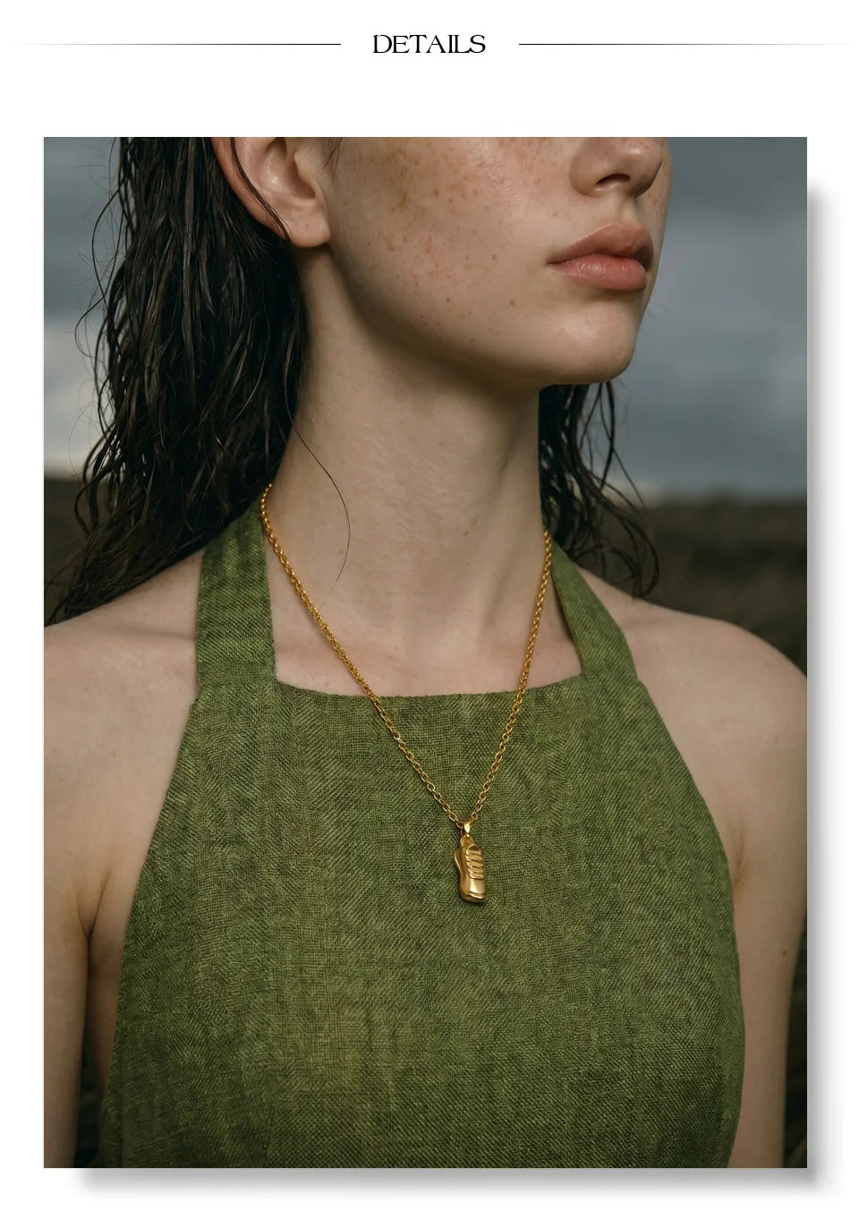 Geometric necklace in gold-plated stainless steel.