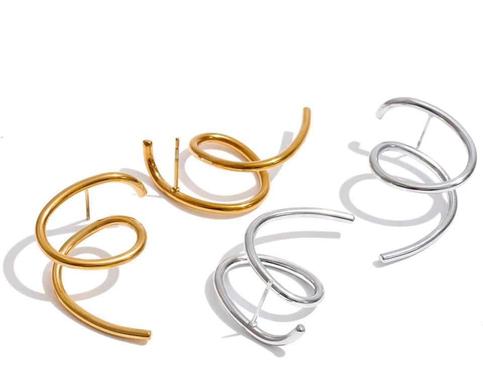 Geometric earrings in gold-plated stainless steel.