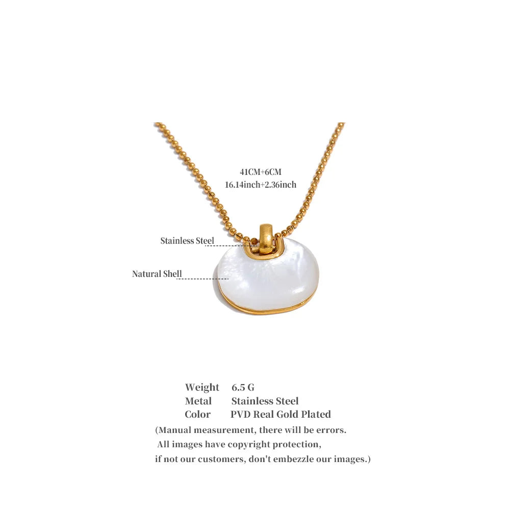 Shell geometric necklace in gold-plated stainless steel with shell.