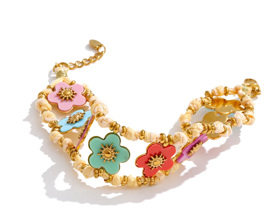 Resin flower multi-color necklace in gold-plated stainless steel with resin.