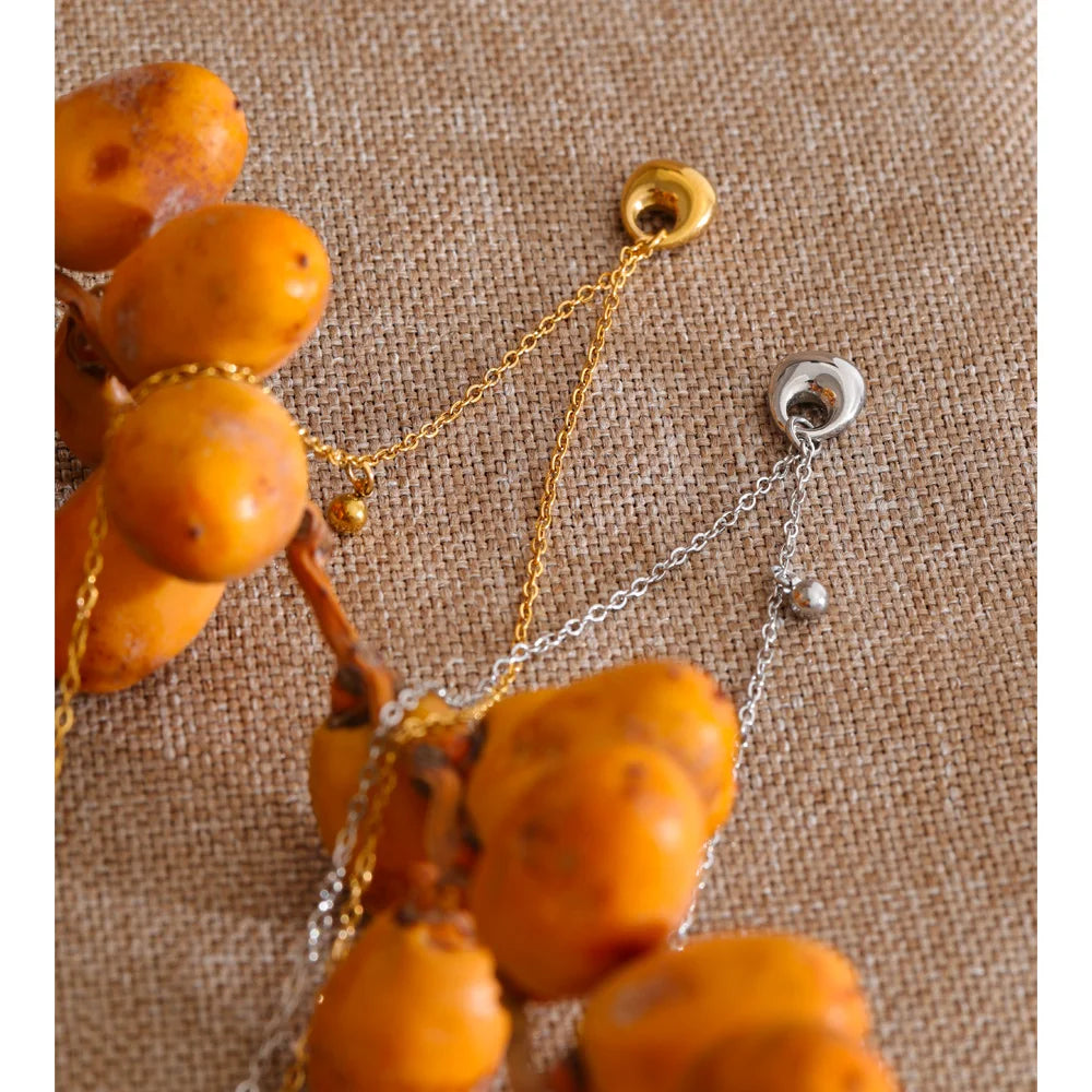 Geometric necklace in gold-plated stainless steel.
