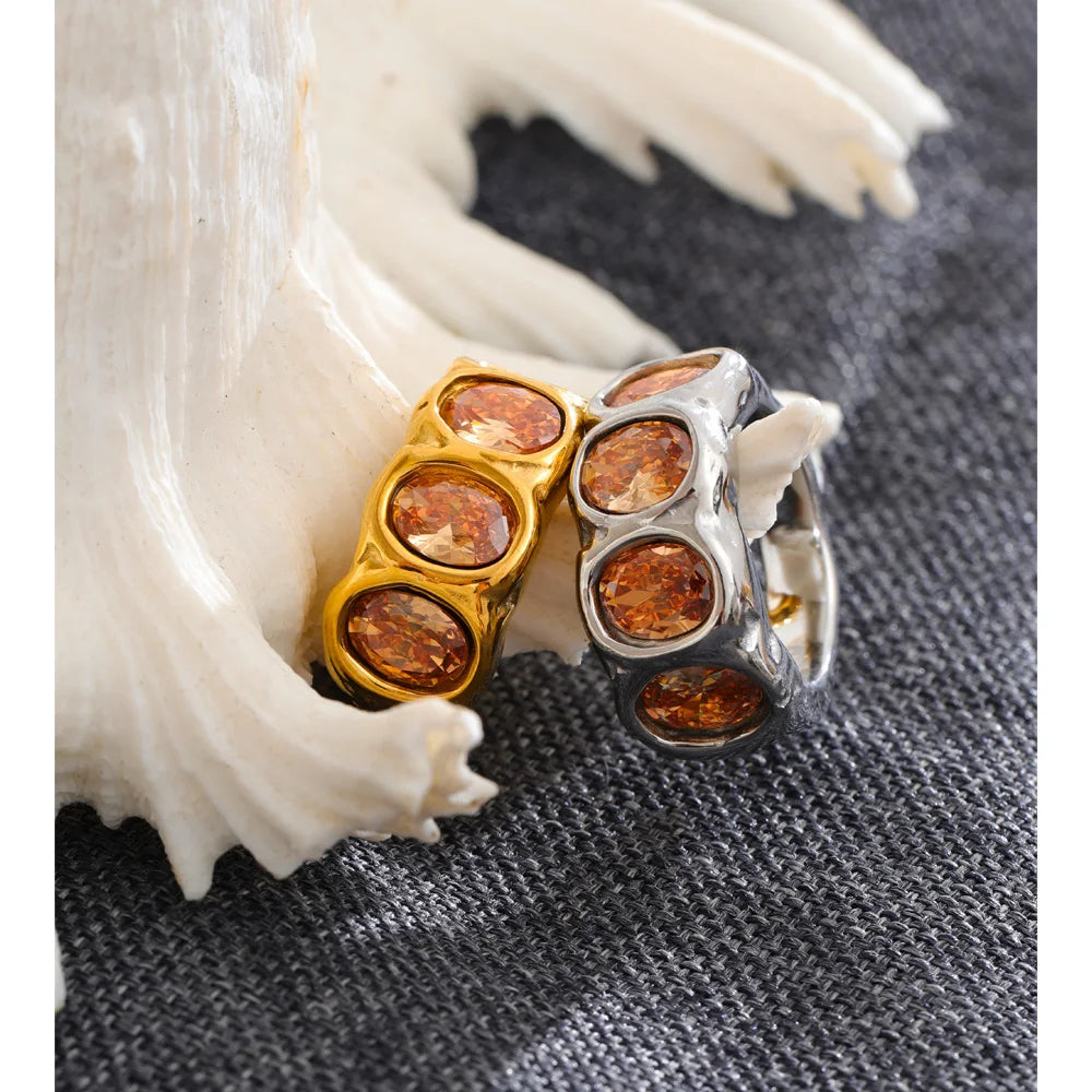 Cubic zirconia geometric ring in 18K gold-plated stainless steel with cubic zirconia.