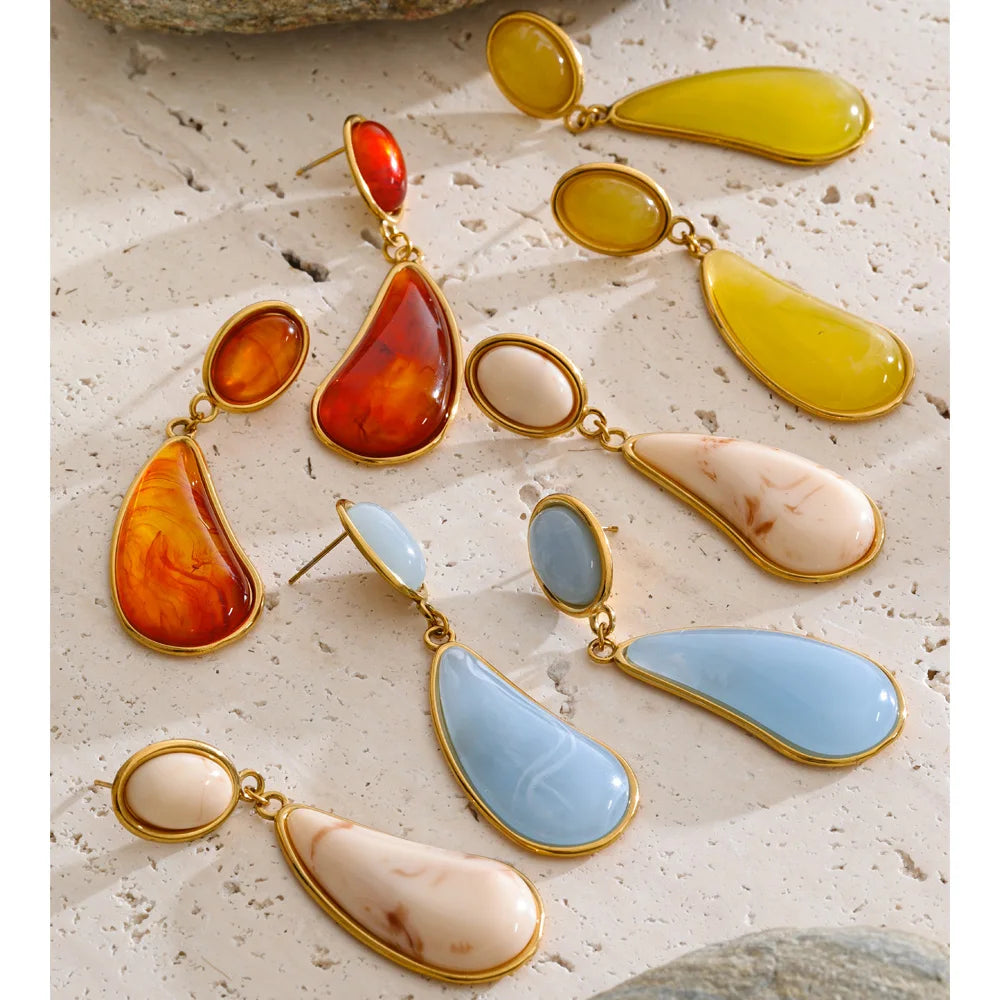 Resin acrylic geometric earrings in gold-plated stainless steel with resin and acrylic.