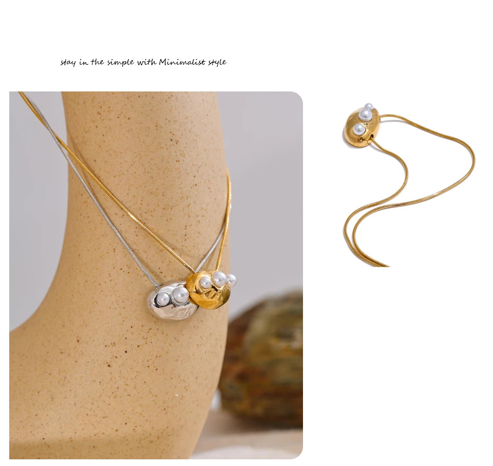 Pearl geometric necklace in gold-plated stainless steel with pearl.