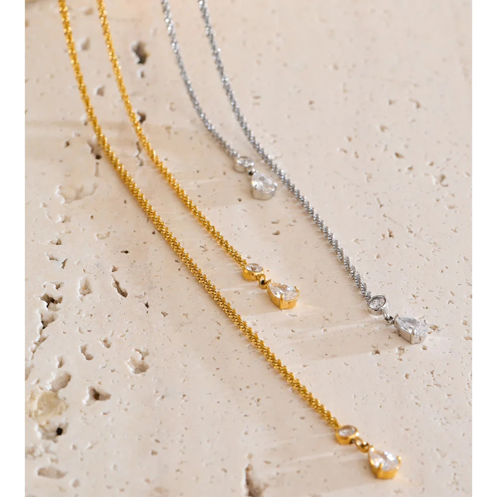 Cubic zirconia geometric chain necklace in gold-plated stainless steel with cubic zirconia.