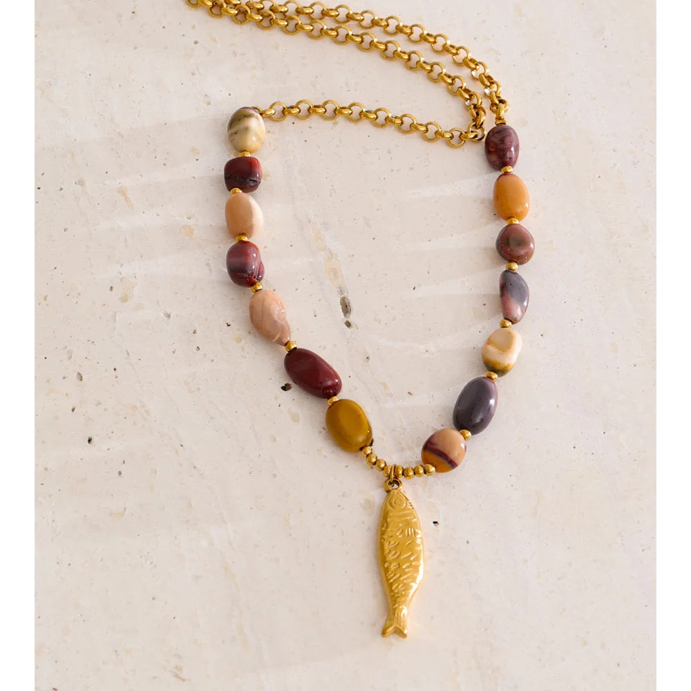 Natural stone beaded geometric necklace in gold-plated stainless steel with natural stone.