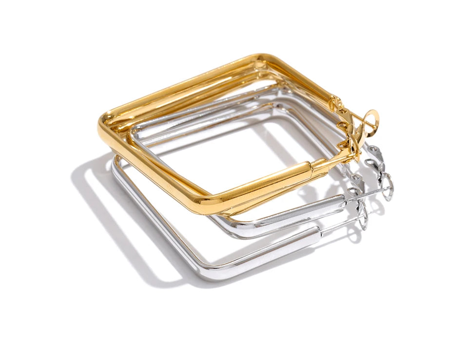 Geometric earrings in gold-plated stainless steel.
