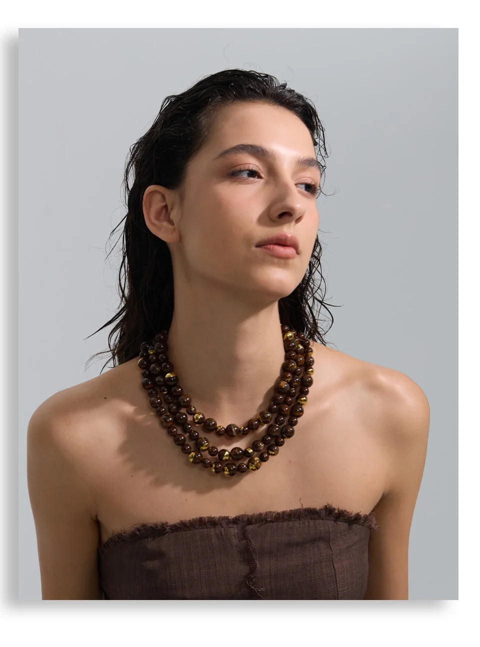 Pearl beaded geometric earrings in gold-plated stainless steel with pearl.
