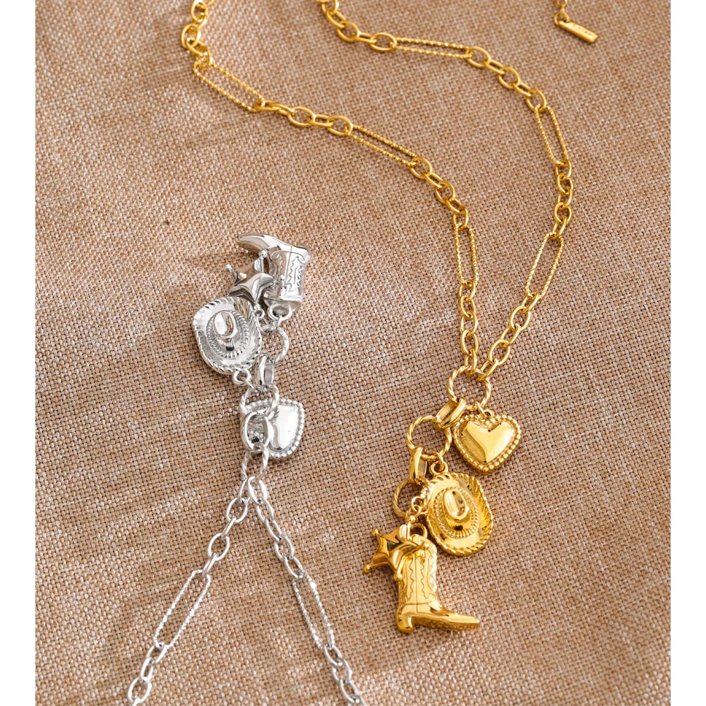 Heart star geometric necklace in gold-plated stainless steel.