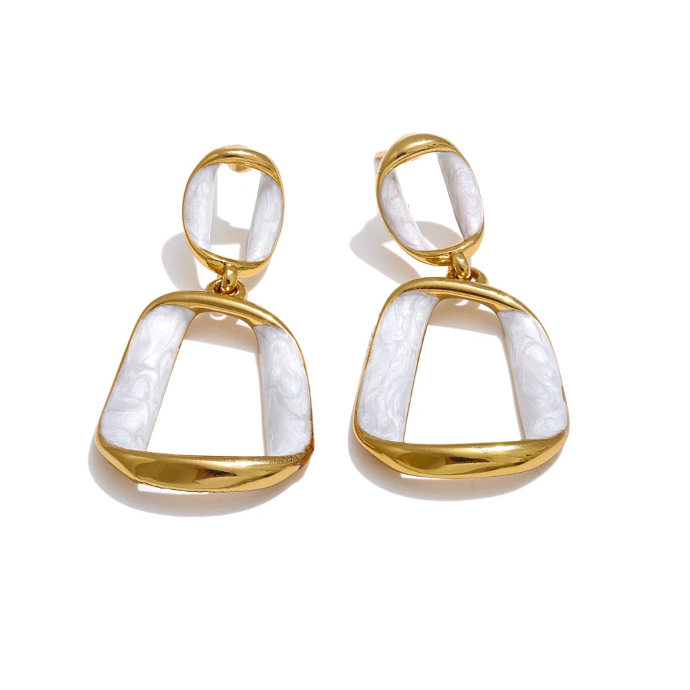 White enamel geometric earrings in gold-plated stainless steel with enamel.
