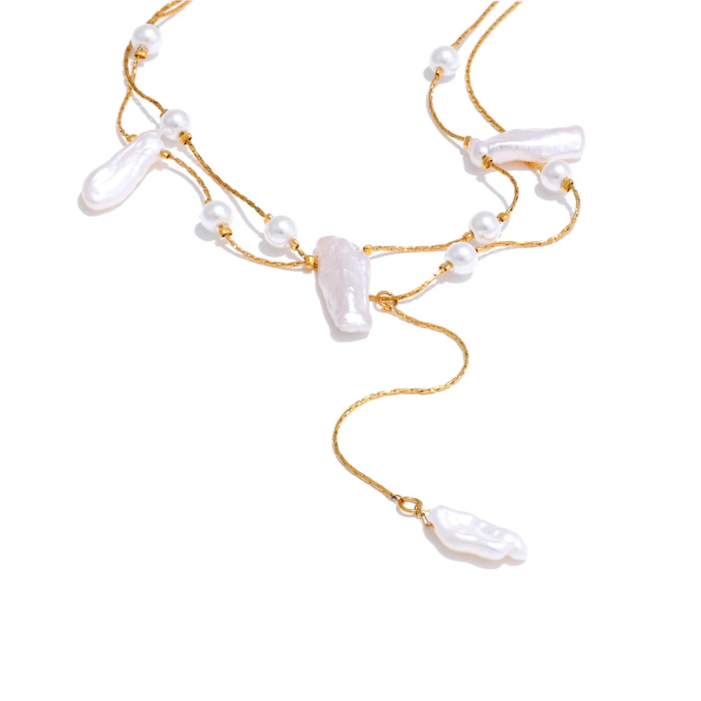 Freshwater pearl geometric necklace in gold-plated stainless steel with freshwater pearl.