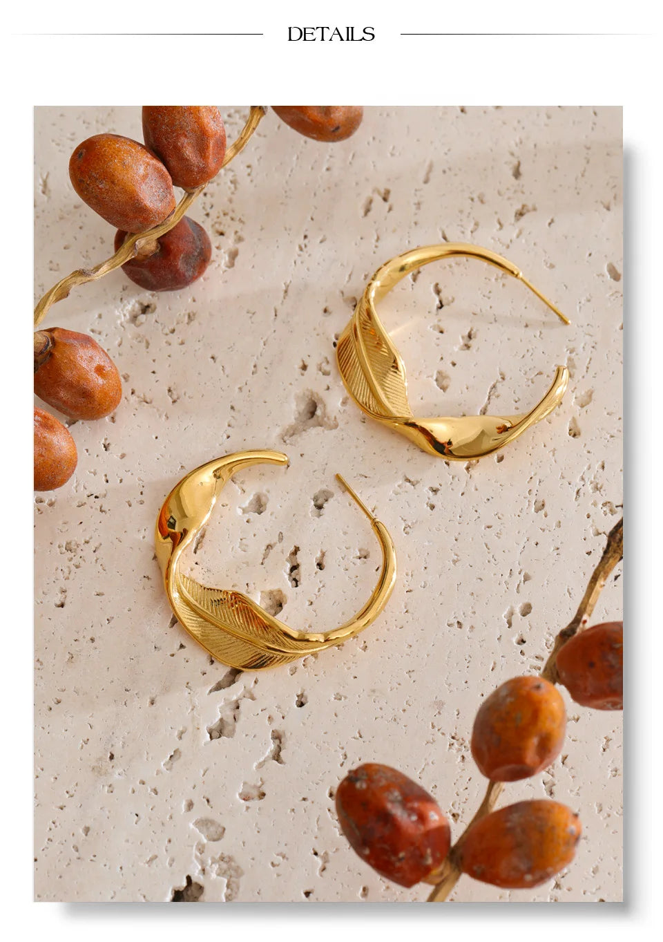 Geometric earrings in gold-plated stainless steel.
