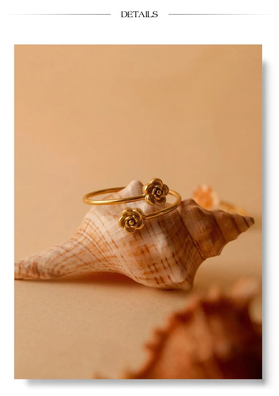 Flower geometric ring in 18K gold-plated stainless steel.