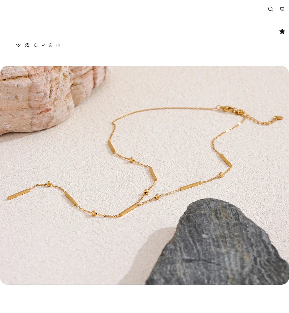 Geometric chain necklace in gold-plated 316L stainless steel.