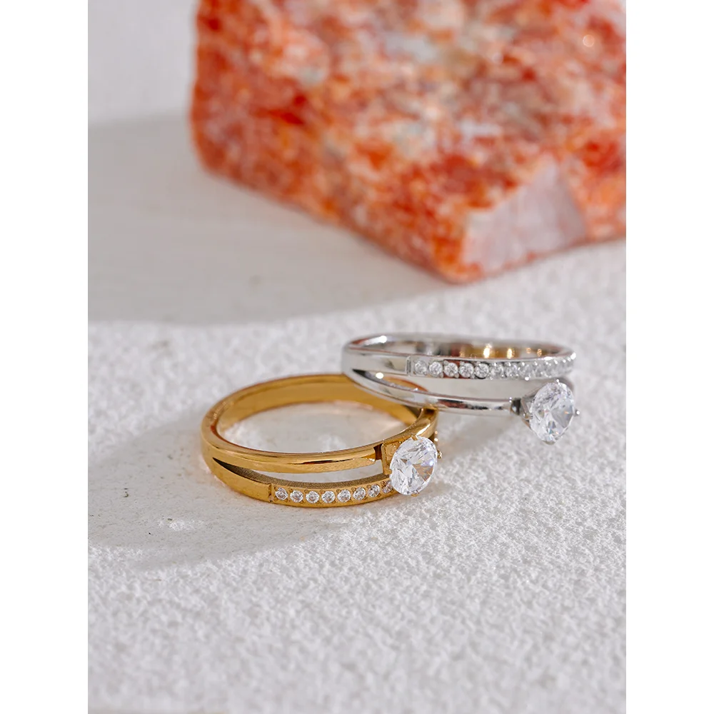 Cubic zirconia geometric layered ring in gold-plated stainless steel with cubic zirconia.