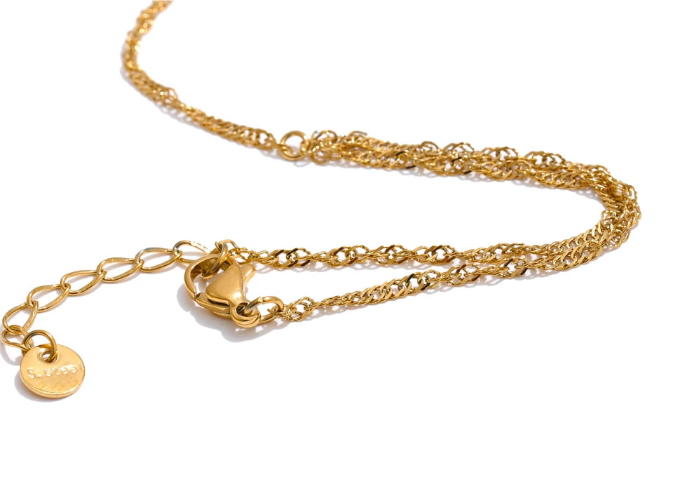 Minimalist geometric chain necklace in gold-plated stainless steel.