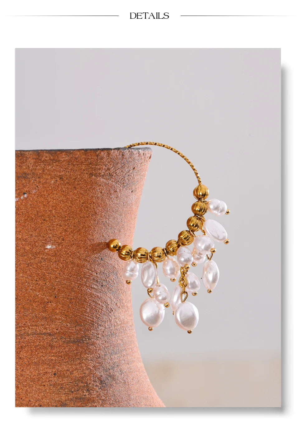 Pearl geometric earrings in gold-plated stainless steel with pearl.