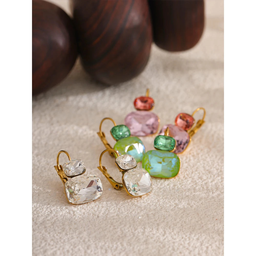 Cubic zirconia geometric earrings in gold-plated stainless steel with cubic zirconia.