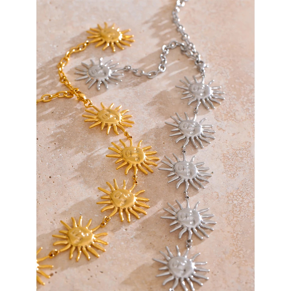 Sun geometric chain necklace in 18K gold-plated stainless steel.