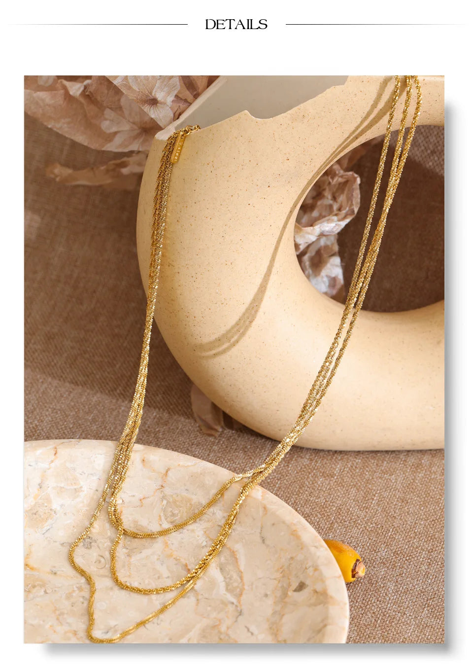 Pearl geometric chain necklace in gold-plated stainless steel with pearl.