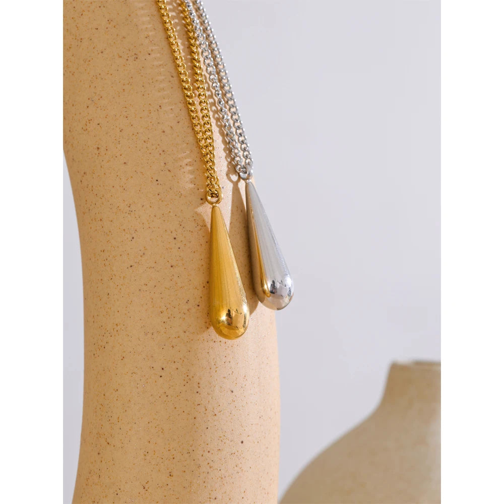Water drop necklace in gold-plated stainless steel.