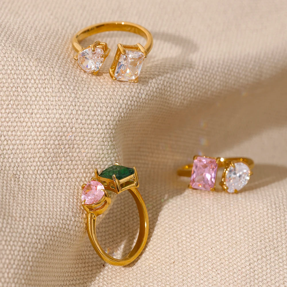 White cubic zirconia geometric ring in 18K gold-plated stainless steel with cubic zirconia.