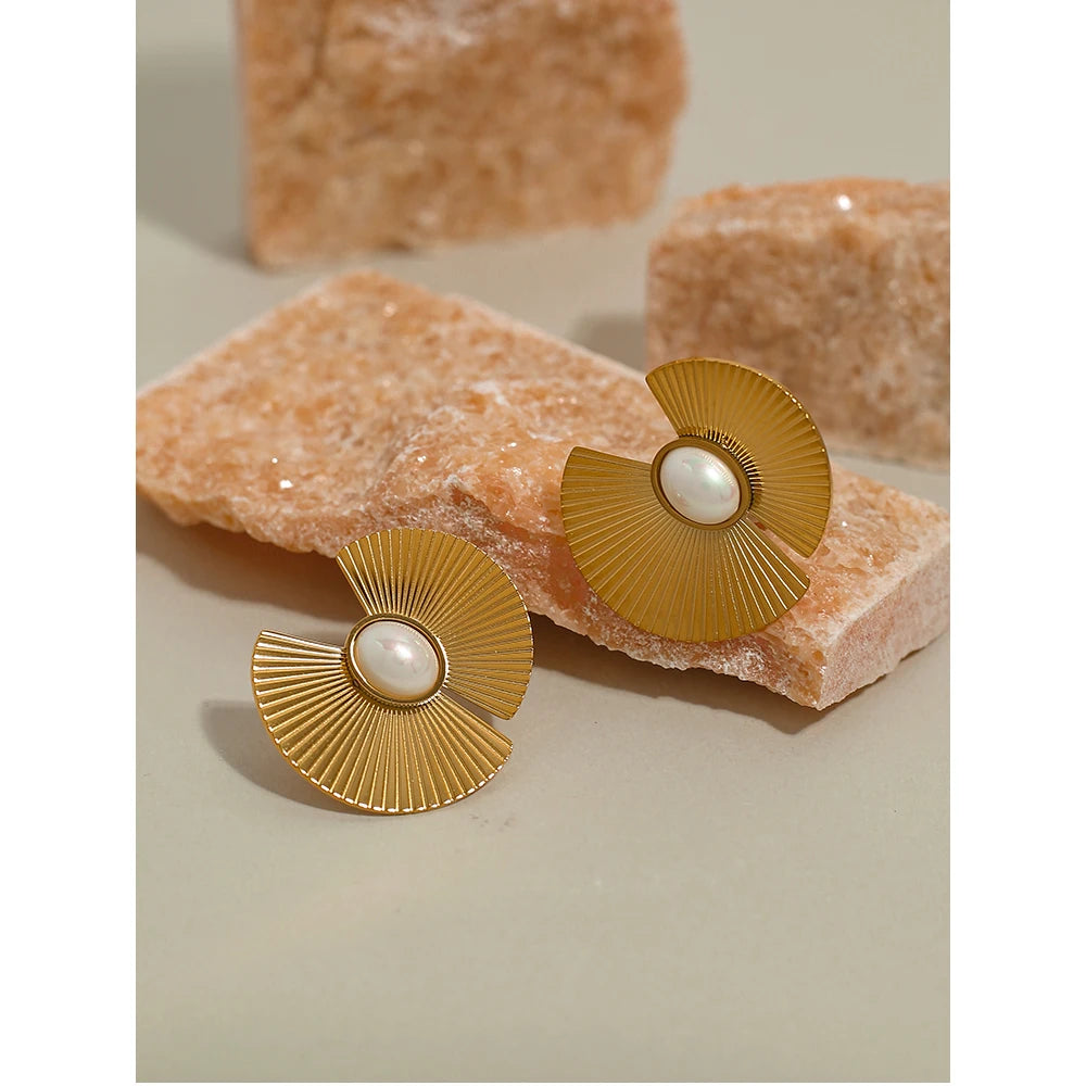 Pearl Flower Stud Earrings — 316L Stainless Steel · PS440