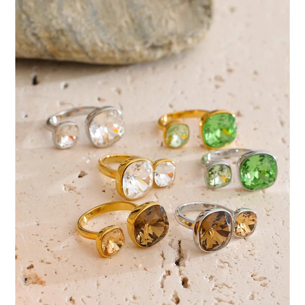 Cubic zirconia geometric ring in 18K gold-plated stainless steel with cubic zirconia.