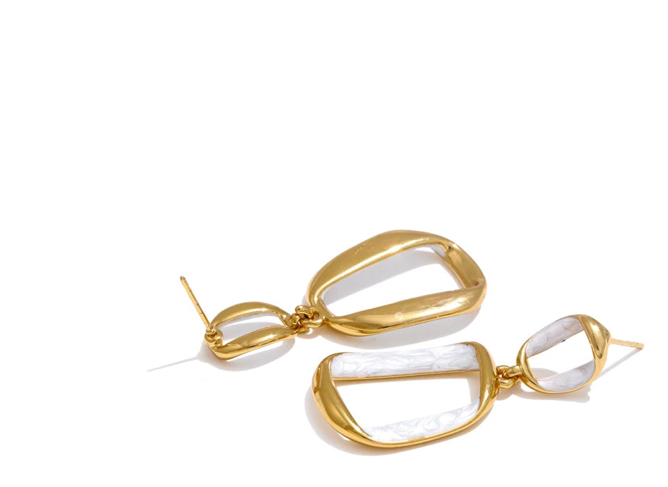 White enamel geometric earrings in gold-plated stainless steel with enamel.