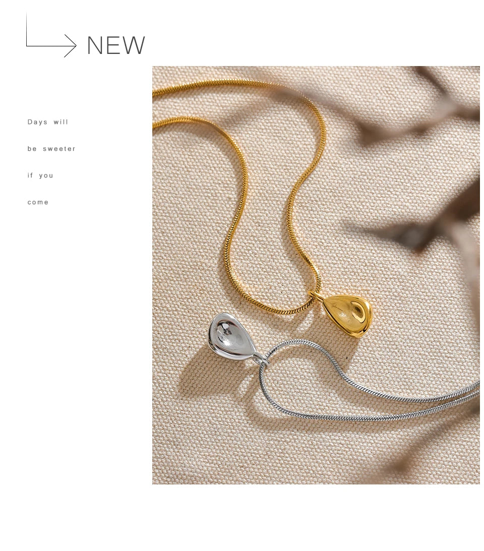Geometric necklace in gold-plated 316L stainless steel.