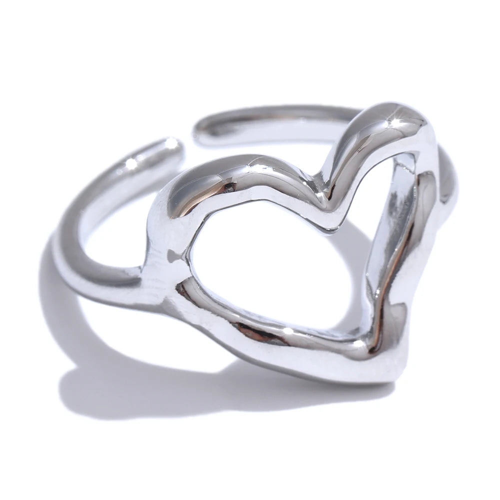 Heart minimalist ring in gold-plated stainless steel.