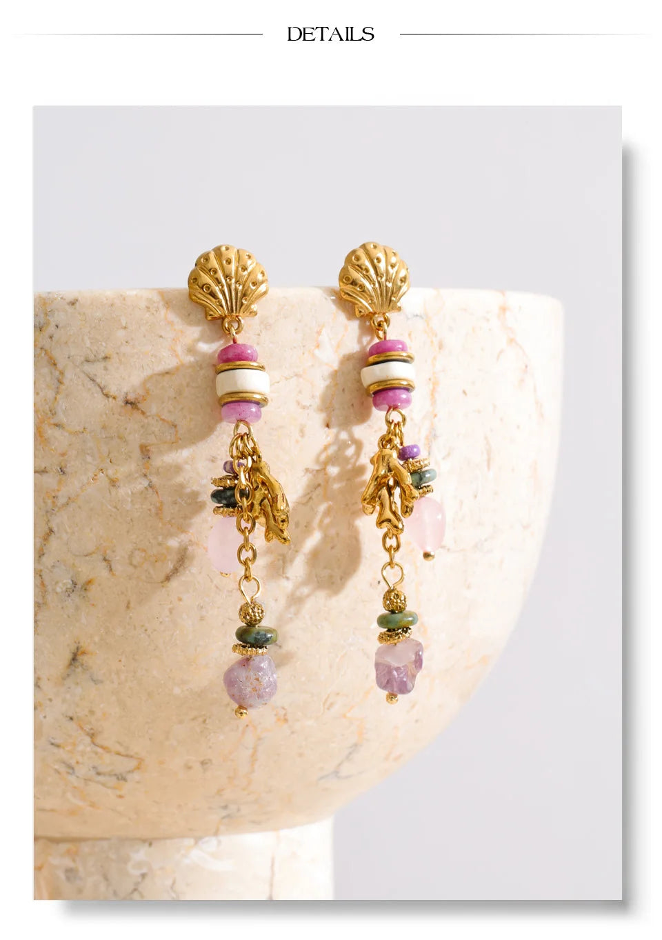 Natural stone geometric earrings in gold-plated stainless steel with natural stone.