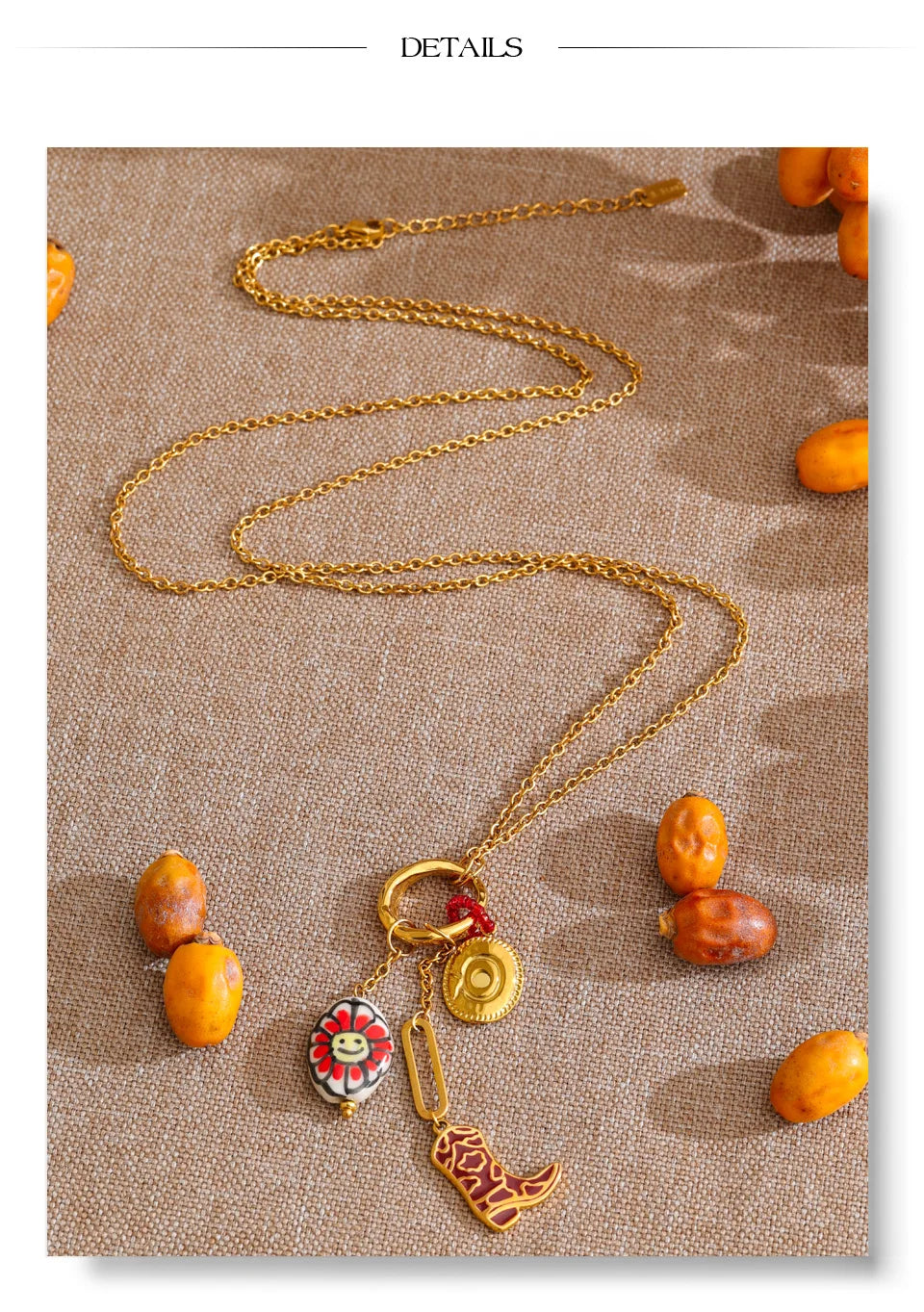 Flower geometric necklace in gold-plated stainless steel.
