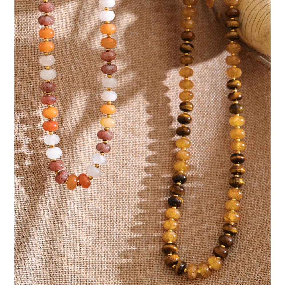 Natural stone beaded geometric necklace in gold-plated stainless steel with natural stone.