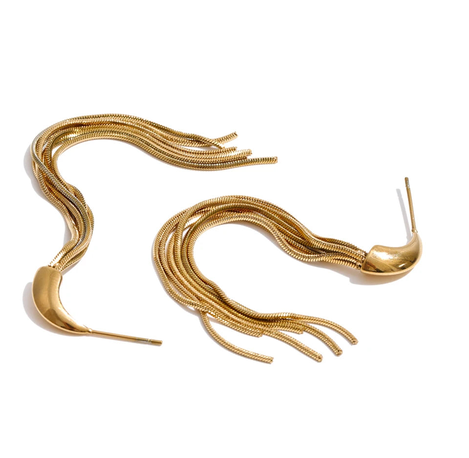 Geometric chain earrings in gold-plated stainless steel.