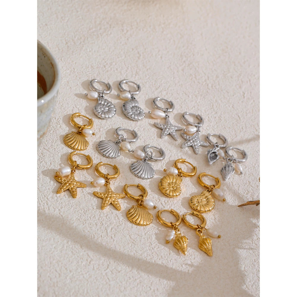Freshwater pearl shell star earrings in gold-plated stainless steel with freshwater pearl and shell.