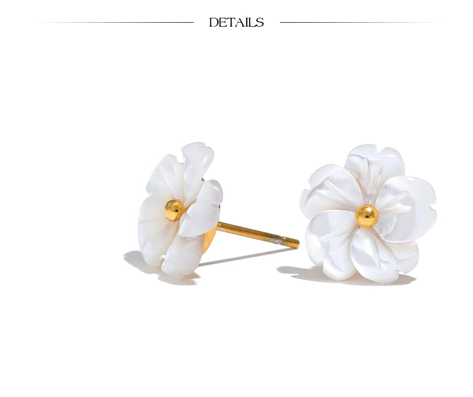 Shell flower earrings in gold-plated stainless steel with shell.