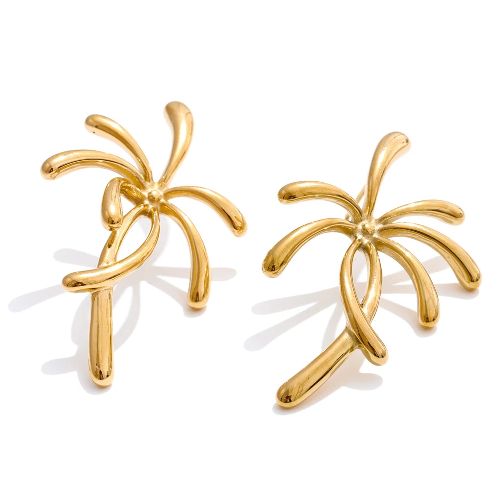 Geometric earrings in gold-plated stainless steel.