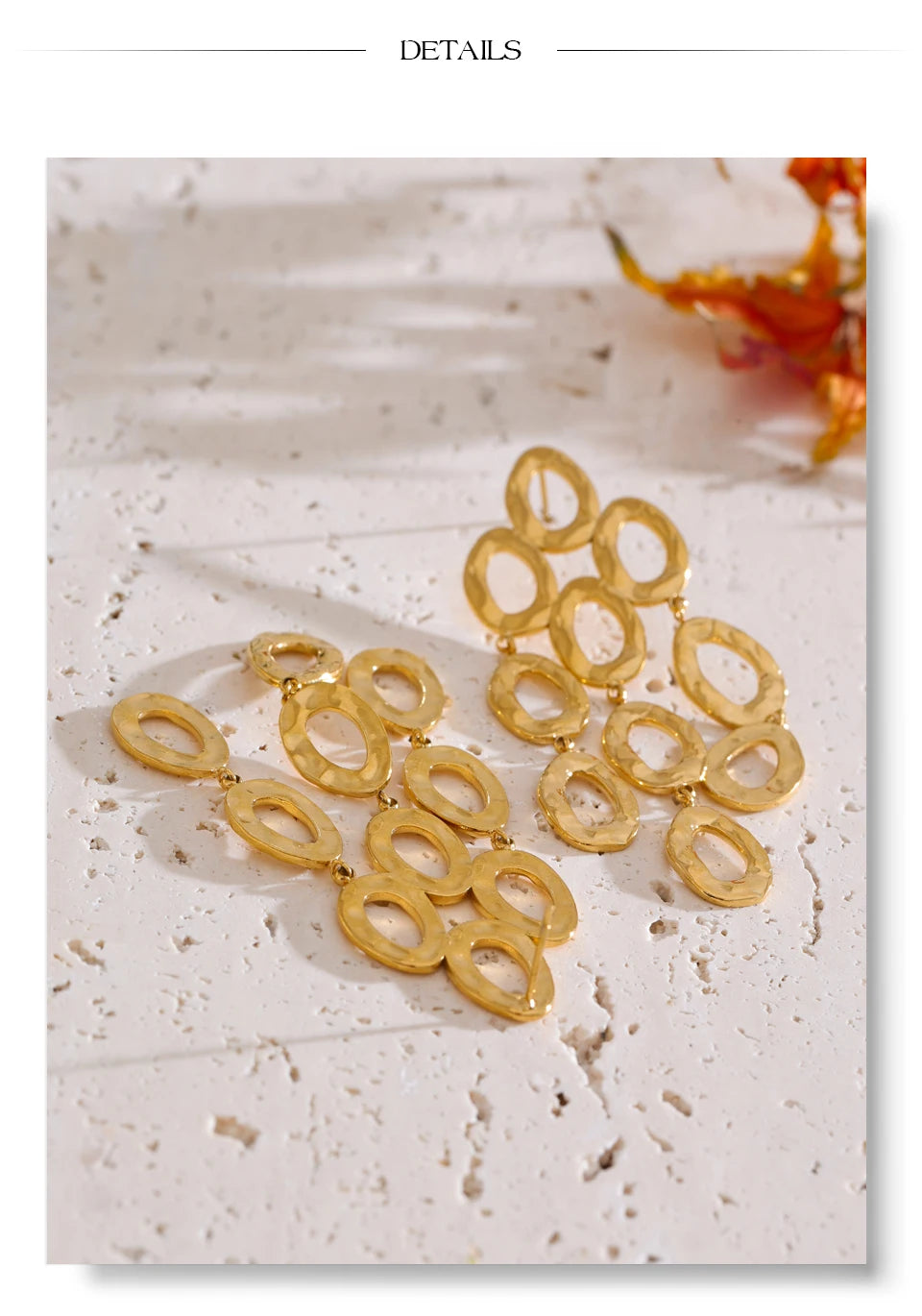 Geometric earrings in gold-plated stainless steel.