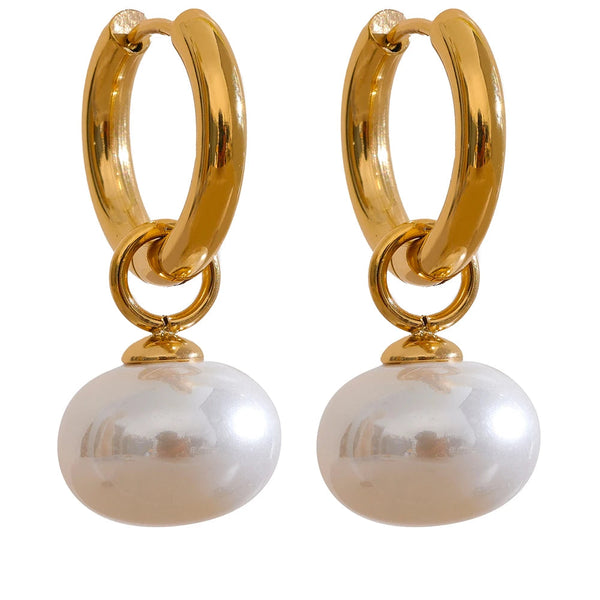 Gold-plated stainless steel earrings with pearls.