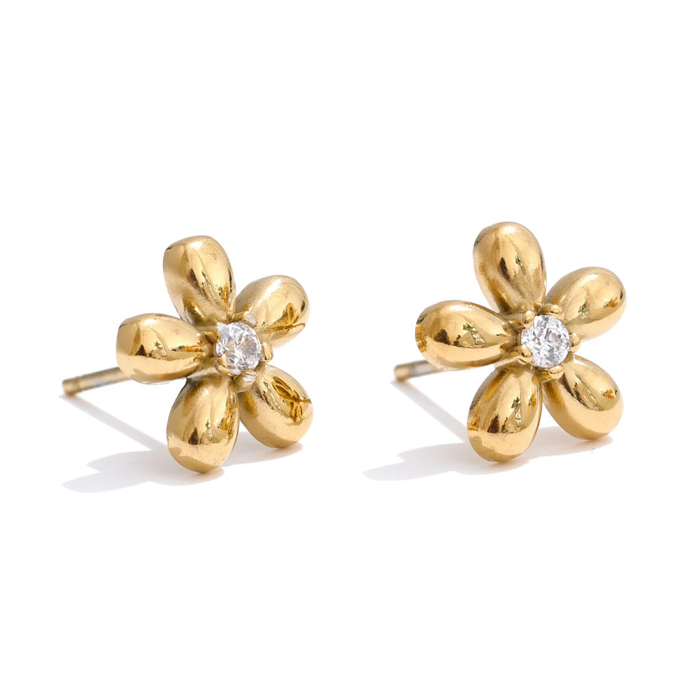 Cubic zirconia flower earrings in gold-plated stainless steel with cubic zirconia.